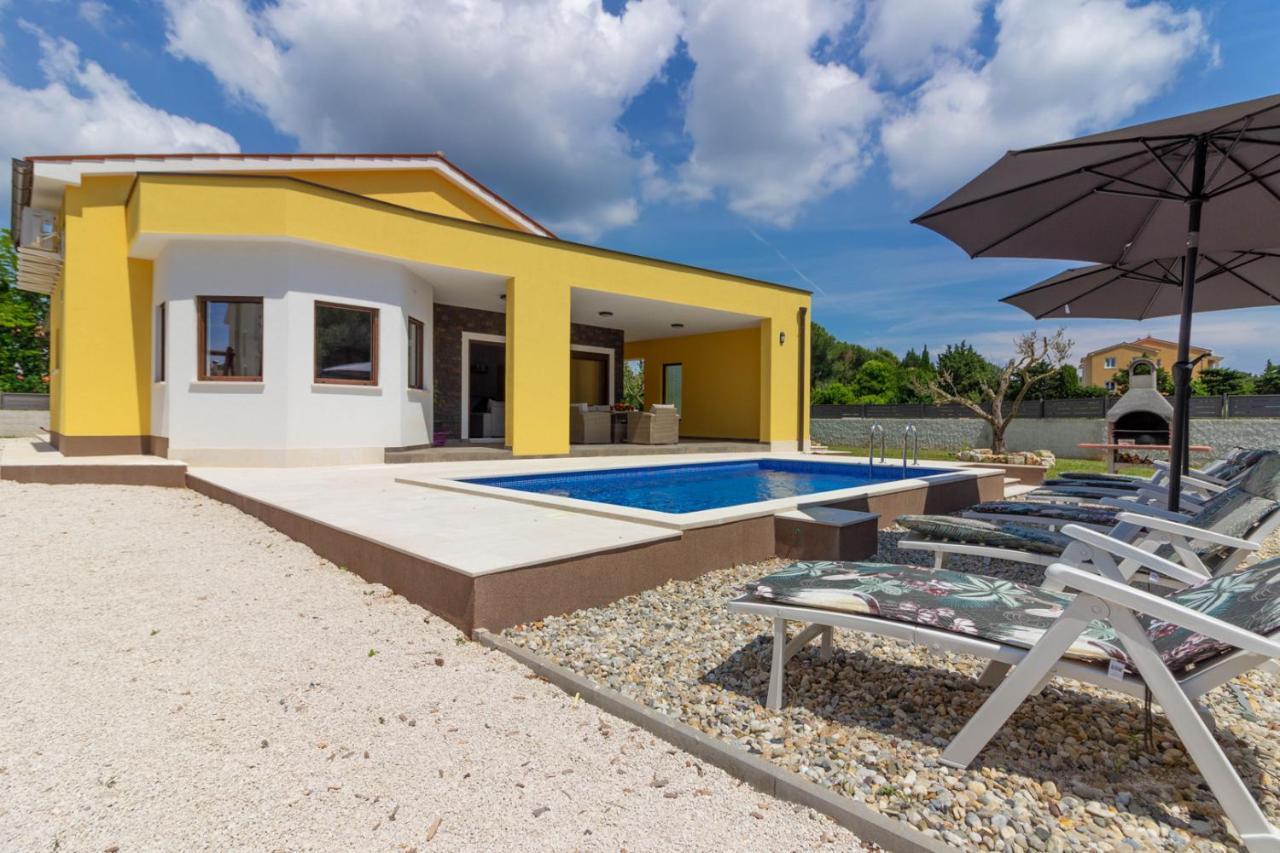 Modern Villa Eve In Medulin With Pool Near The Beach Eksteriør bilde
