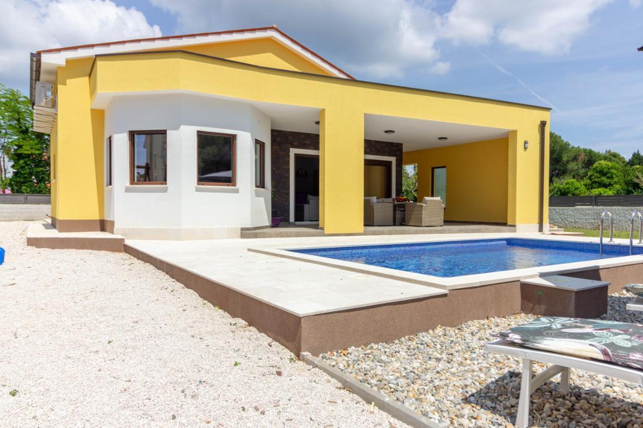 Modern Villa Eve In Medulin With Pool Near The Beach Eksteriør bilde