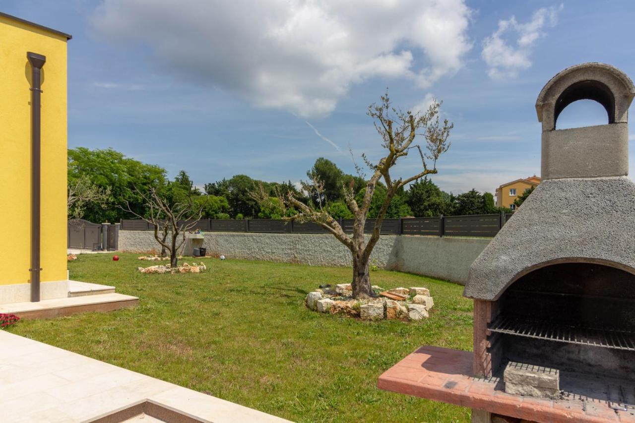 Modern Villa Eve In Medulin With Pool Near The Beach Eksteriør bilde