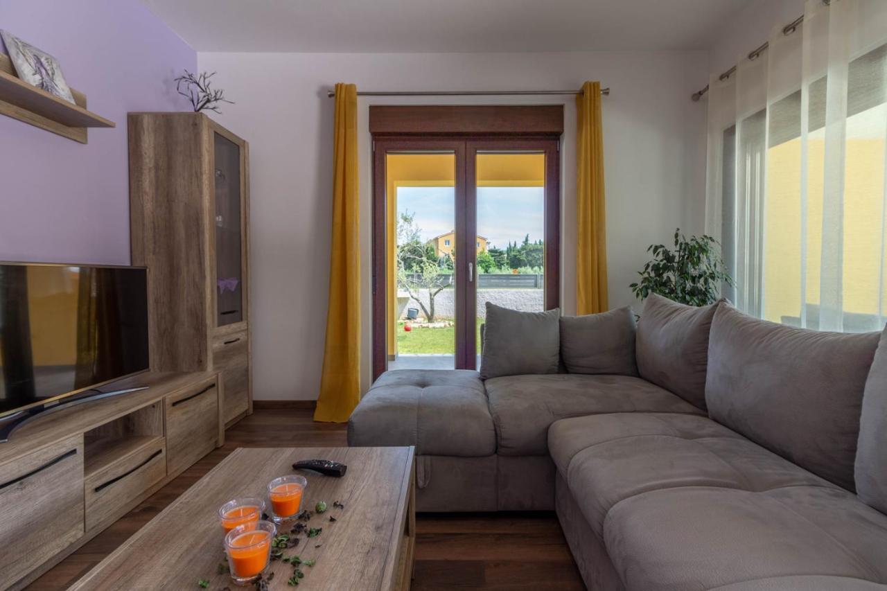 Modern Villa Eve In Medulin With Pool Near The Beach Eksteriør bilde