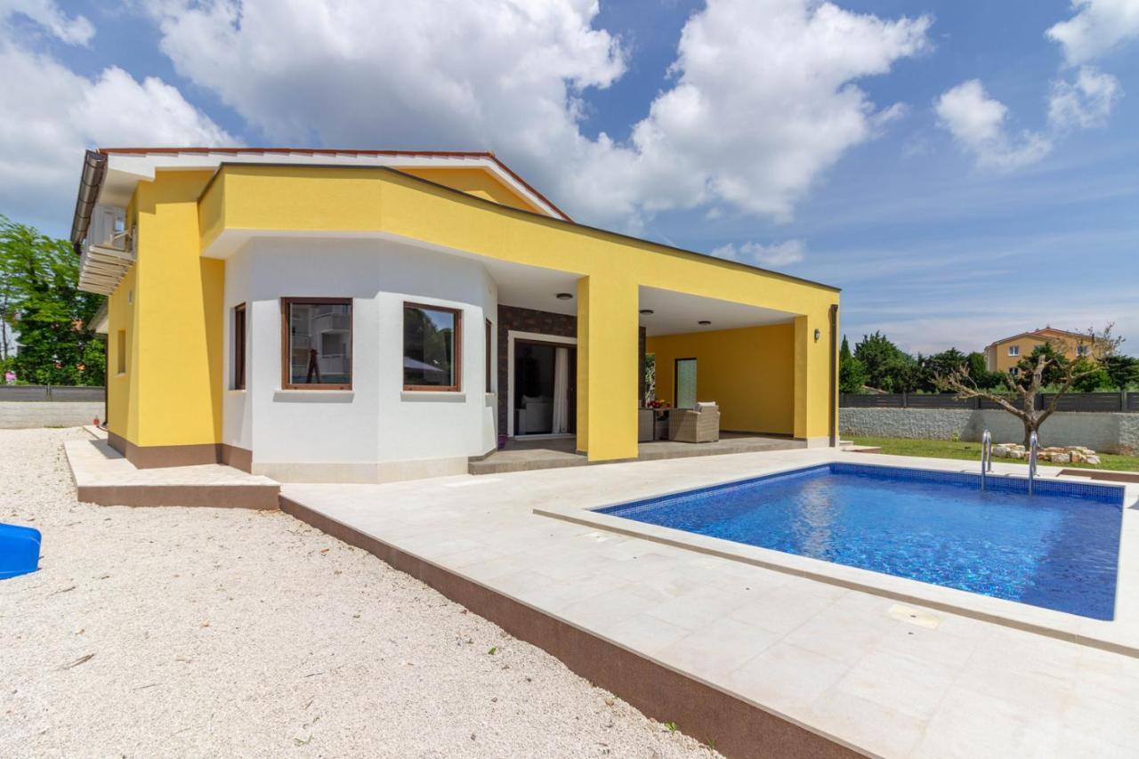 Modern Villa Eve In Medulin With Pool Near The Beach Eksteriør bilde
